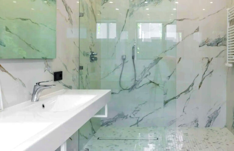 Natural Ingredients for Effective Bathroom Surface Cleaning